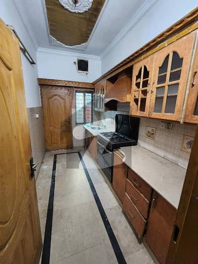 گلریز ہاؤسنگ سوسائٹی فیز 2 گلریز ہاؤسنگ سکیم,راولپنڈی میں 2 کمروں کا 4 مرلہ زیریں پورشن 30.0 ہزار میں کرایہ پر دستیاب ہے۔