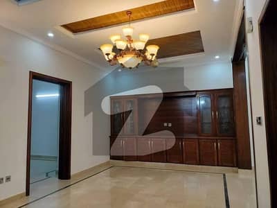 جی ۔ 11 اسلام آباد میں 5 کمروں کا 8 مرلہ مکان 2.3 لاکھ میں کرایہ پر دستیاب ہے۔