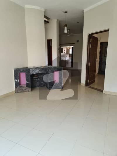 بحریہ ٹاؤن سفاری ولاز بحریہ ٹاؤن سیکٹر B,بحریہ ٹاؤن,لاہور میں 3 کمروں کا 8 مرلہ مکان 1.95 کروڑ میں برائے فروخت۔