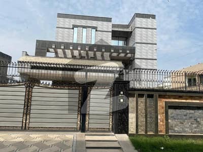 جوہر ٹاؤن فیز 1 - بلاک ایف1 جوہر ٹاؤن فیز 1,جوہر ٹاؤن,لاہور میں 6 کمروں کا 1 کنال مکان 2.85 لاکھ میں کرایہ پر دستیاب ہے۔