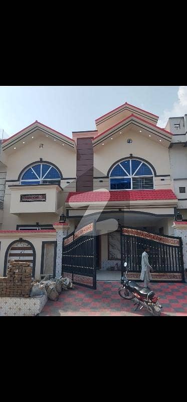 جی ۔ 13/2 جی ۔ 13,اسلام آباد میں 4 کمروں کا 7 مرلہ مکان 6.5 کروڑ میں برائے فروخت۔