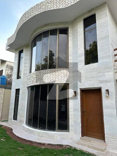 ایف ۔ 8 اسلام آباد میں 5 کمروں کا 1 کنال مکان 7.95 لاکھ میں کرایہ پر دستیاب ہے۔