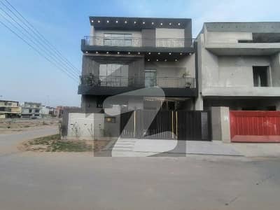 Lake Facing Prime Location 7 Marla House In Stunning Buch Villas Phase 2 - Manik Block Is Available For sale