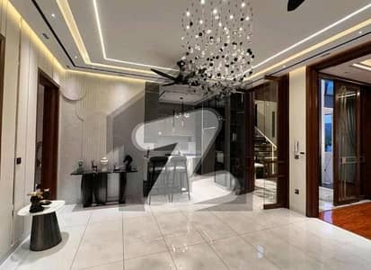 بحریہ ٹاؤن سیکٹر ای بحریہ ٹاؤن,لاہور میں 5 کمروں کا 10 مرلہ مکان 2.9 کروڑ میں برائے فروخت۔