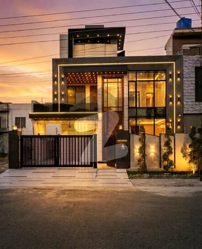 10 Marla Modern-Style Luxury Facing park Villa For
