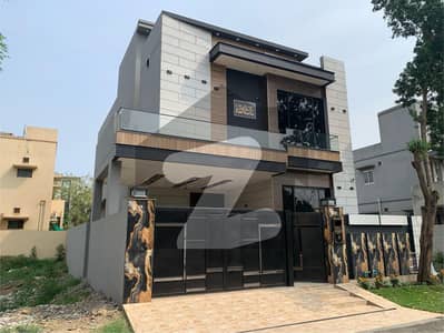 ڈی ایچ اے 11 رہبر فیز 1 ڈی ایچ اے 11 رہبر,لاہور میں 4 کمروں کا 8 مرلہ مکان 4.45 کروڑ میں برائے فروخت۔