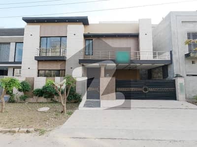 Centrally Located Prime Location House In Formanites Housing Scheme Is Available For sale Centrally Located Prime Location House In Formanites Housing Scheme Is Available For sale