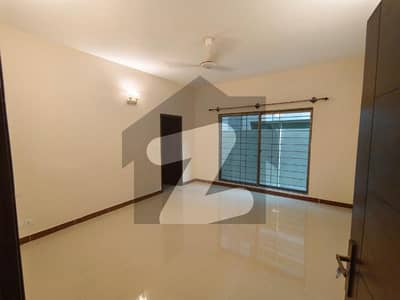 West Open 427 Square Yards House In Only Rs. 105000000