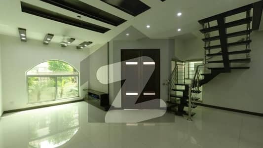 Spacious House Is Available In Punjab Small Industries Colony For sale