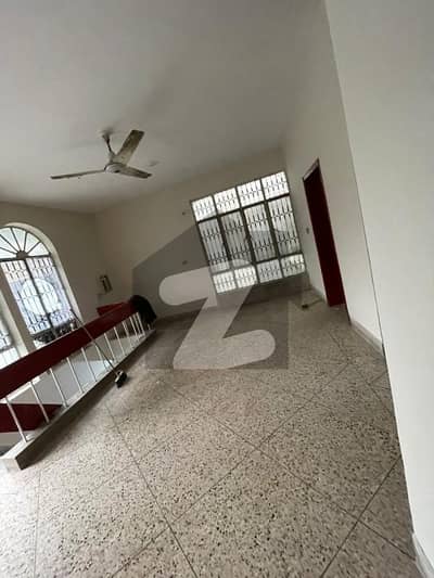 Allama Iqbal Town 10 Marla Upper Portion For Rent