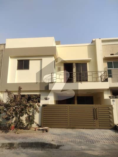 بحریہ ٹاؤن فیز 8 ۔ عمر بلاک بحریہ ٹاؤن فیز 8 ۔ سفاری ویلی,بحریہ ٹاؤن فیز 8,بحریہ ٹاؤن راولپنڈی,راولپنڈی میں 4 کمروں کا 7 مرلہ مکان 2.5 کروڑ میں برائے فروخت۔