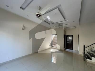 لیک سٹی میڈوز لاہور میں 3 کمروں کا 5 مرلہ مکان 2.0 کروڑ میں برائے فروخت۔