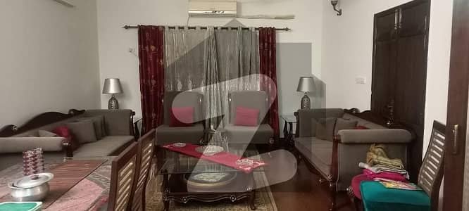 عسکری 11 ۔ سیکٹر بی عسکری 11,عسکری,لاہور میں 5 کمروں کا 11 مرلہ مکان 5.16 کروڑ میں برائے فروخت۔