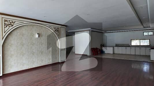 In Formanites Housing Scheme 4300 Square Feet Shop For Sale