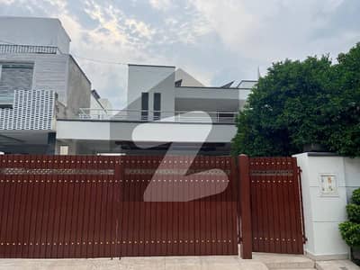 سوئی گیس سوسائٹی فیز 1 سوئی گیس ہاؤسنگ سوسائٹی,لاہور میں 6 کمروں کا 1 کنال مکان 5.75 کروڑ میں برائے فروخت۔