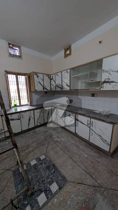 10 MARLA HOUSE FOR RENT SEPREAT UPPER PORTION MADINA TOWN NEAR SUSAN ROAD