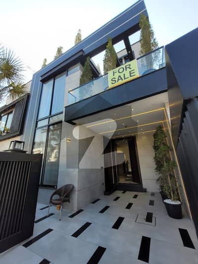 بحریہ ٹاؤن لاہور میں 3 کمروں کا 5 مرلہ مکان 2.8 کروڑ میں برائے فروخت۔ بحریہ ٹاؤن لاہور میں 3 کمروں کا 5 مرلہ مکان 2.8 کروڑ میں برائے فروخت۔