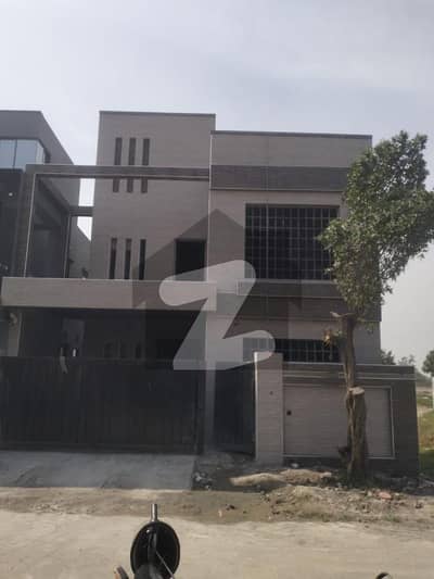 بحریہ آرچرڈ فیز 2 بحریہ آرچرڈ,لاہور میں 5 کمروں کا 8 مرلہ مکان 1.8 کروڑ میں برائے فروخت۔