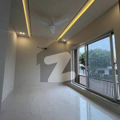 ڈی ایچ اے 9 ٹاؤن ۔ بلاک ڈی ڈی ایچ اے 9 ٹاؤن,ڈیفنس (ڈی ایچ اے),لاہور میں 3 کمروں کا 5 مرلہ مکان 1.0 لاکھ میں کرایہ پر دستیاب ہے۔