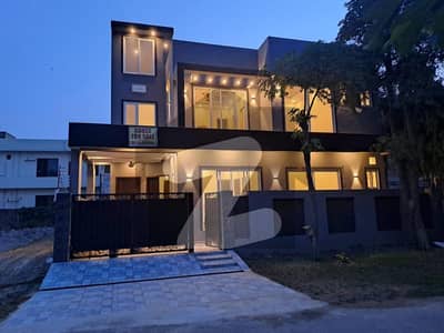 8 Marla just like New Elegant Bungalow With Basment For Sale In Dha Phase 1