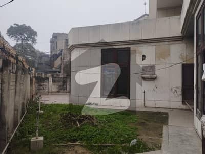 Gulberg 2 Kanal Old House At Link Mm Alam Road Is Available For Sale