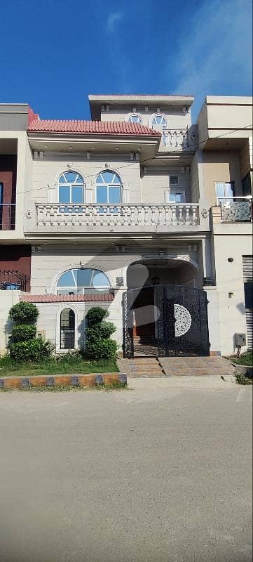 الحفیظ گارڈن - فیز 5 الحفیظ گارڈن,جی ٹی روڈ,لاہور میں 3 کمروں کا 3 مرلہ مکان 1.4 کروڑ میں برائے فروخت۔