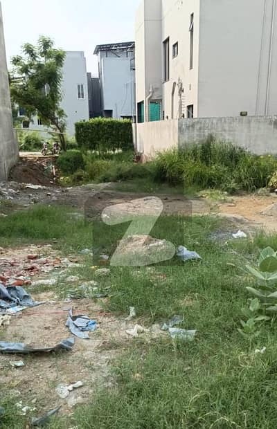 ڈی ایچ اے فیز 7 - بلاک یو فیز 7,ڈیفنس (ڈی ایچ اے),لاہور میں 1 کنال رہائشی پلاٹ 2.85 کروڑ میں برائے فروخت۔