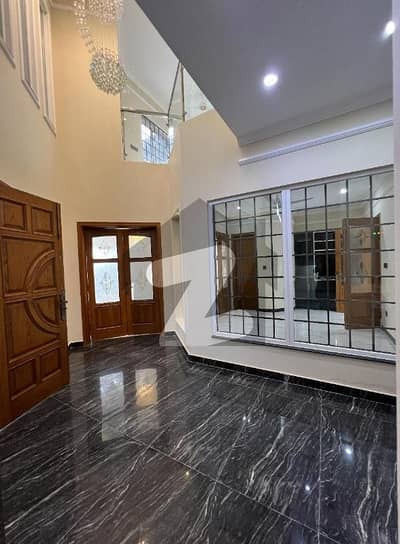 20 MARLA DESIGNER HOUSE UPPER PORTION AVILABLE FOR RENT (ON URGENT BASIS)