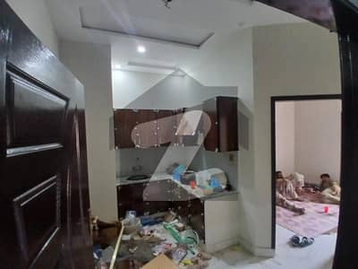 سمن آباد لاہور میں 2 کمروں کا 4 مرلہ فلیٹ 32.0 ہزار میں کرایہ پر دستیاب ہے۔