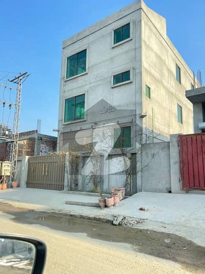 Prime Three-Story Industrial Building For Sale In Sundar Industrial Estate Cargo Lift, Transformer & Complete Facilities