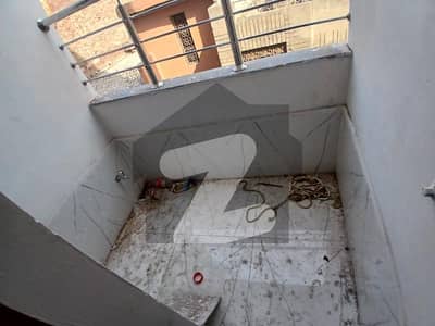 سمن آباد لاہور میں 2 کمروں کا 4 مرلہ فلیٹ 28.0 ہزار میں کرایہ پر دستیاب ہے۔