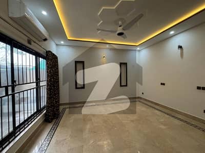 بحریہ انکلیو بحریہ ٹاؤن,اسلام آباد میں 5 کمروں کا 10 مرلہ مکان 4.45 کروڑ میں برائے فروخت۔ بحریہ انکلیو بحریہ ٹاؤن,اسلام آباد میں 5 کمروں کا 10 مرلہ مکان 4.45 کروڑ میں برائے فروخت۔