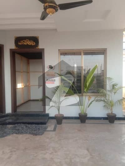 ڈی ایچ اے فیز 5 - سیکٹر اے ڈی ایچ اے ڈیفینس فیز 5,ڈی ایچ اے ڈیفینس,اسلام آباد میں 3 کمروں کا 1 کنال بالائی پورشن 1.0 لاکھ میں کرایہ پر دستیاب ہے۔