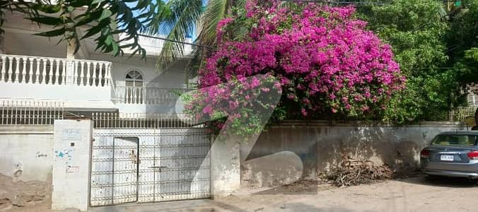 Get An Attractive Prime Location House In Karachi