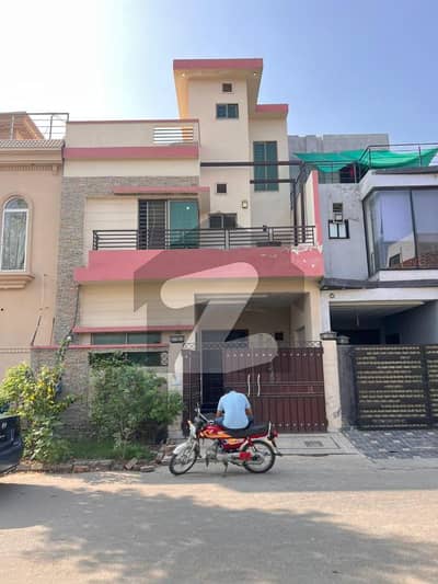 لیک سٹی رائیونڈ روڈ,لاہور میں 3 کمروں کا 5 مرلہ مکان 1.15 لاکھ میں کرایہ پر دستیاب ہے۔