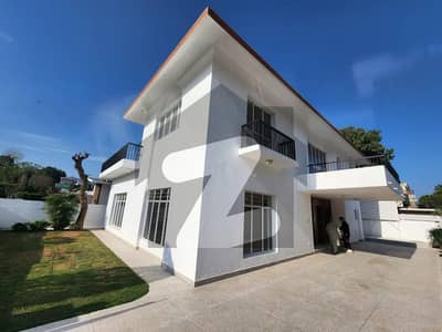 ایف ۔ 8 اسلام آباد میں 4 کمروں کا 1 کنال مکان 4.4 لاکھ میں کرایہ پر دستیاب ہے۔