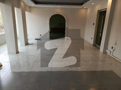 ایف ۔ 8 مرکز ایف ۔ 8,اسلام آباد میں 4 مرلہ دفتر 1.5 لاکھ میں کرایہ پر دستیاب ہے۔