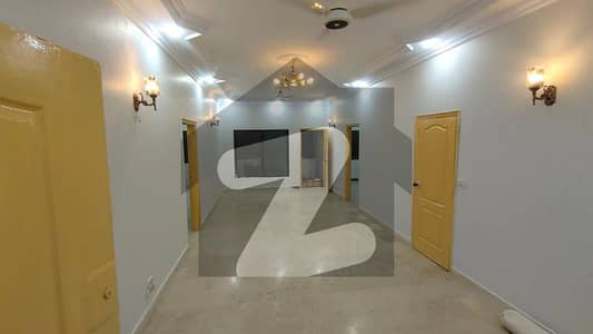 نشاط کمرشل ایریا ڈی ایچ اے فیز 6,ڈی ایچ اے ڈیفینس,کراچی میں 3 کمروں کا 8 مرلہ فلیٹ 1.0 لاکھ میں کرایہ پر دستیاب ہے۔