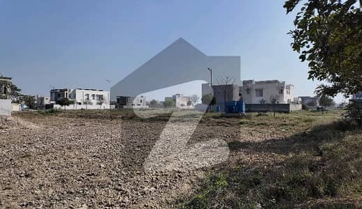 ڈی ایچ اے فیز 5 - بلاک ڈی فیز 5,ڈیفنس (ڈی ایچ اے),لاہور میں 1 کنال رہائشی پلاٹ 7.15 کروڑ میں برائے فروخت۔