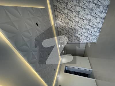 لکی وَن آپارٹمنٹ راشد منہاس روڈ,کراچی میں 3 کمروں کا 8 مرلہ فلیٹ 1.7 لاکھ میں کرایہ پر دستیاب ہے۔