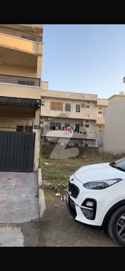 G-13/2 DOUBLE ROAD PLOT 35x70 Street 589 plot 100+ number