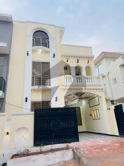 بنی گالہ اسلام آباد میں 4 کمروں کا 5 مرلہ مکان 2.3 کروڑ میں برائے فروخت۔