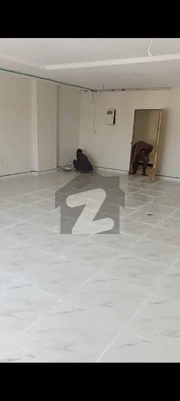 On Main Shahra-E-Faisal 820 Sqft Hall Type Office In 24 Hours Operative Building For Rent