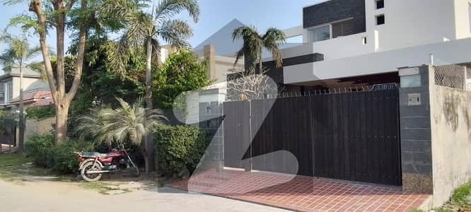 ڈی ایچ اے فیز 3 - بلاک ڈبل ایکس فیز 3,ڈیفنس (ڈی ایچ اے),لاہور میں 6 کمروں کا 1 کنال مکان 8.25 کروڑ میں برائے فروخت۔