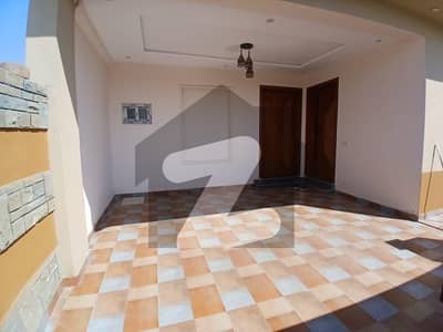 فیصل ٹاؤن - ایف ۔ 18 اسلام آباد میں 4 کمروں کا 8 مرلہ مکان 3.15 کروڑ میں برائے فروخت۔