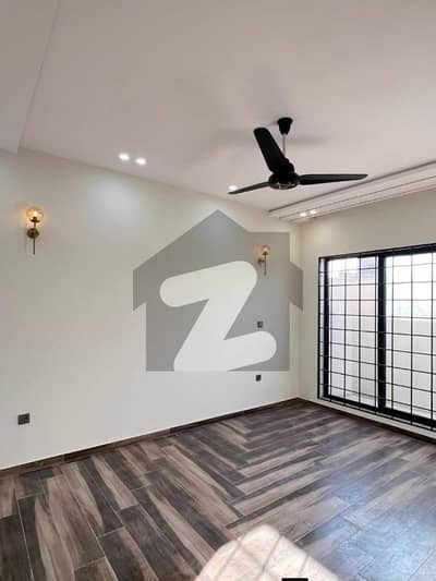 کوہستان انکلیو واہ کینٹ,واہ میں 6 کمروں کا 10 مرلہ مکان 3.75 کروڑ میں برائے فروخت۔