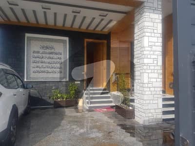 یونیورسٹی ٹاؤن اسلام آباد میں 5 کمروں کا 1 کنال مکان 1.0 لاکھ میں کرایہ پر دستیاب ہے۔