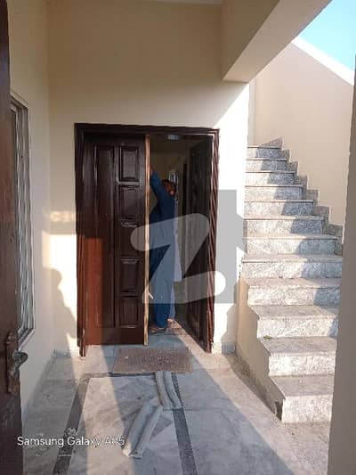 او پی ایف ہاؤسنگ سکیم لاہور میں 2 کمروں کا 1 کنال بالائی پورشن 1.0 لاکھ میں کرایہ پر دستیاب ہے۔