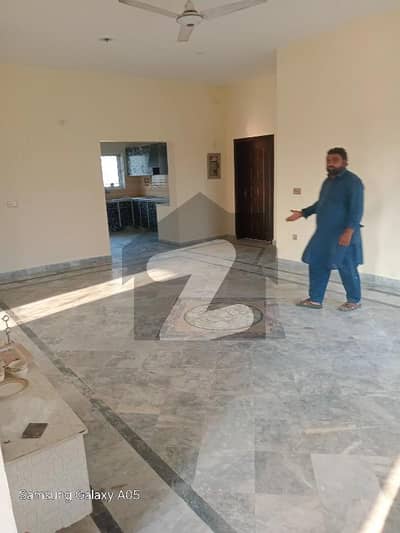 او پی ایف ہاؤسنگ سکیم لاہور میں 2 کمروں کا 1 کنال بالائی پورشن 1.0 لاکھ میں کرایہ پر دستیاب ہے۔