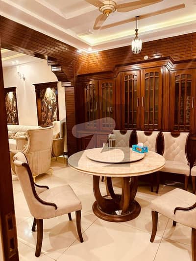 جی ۔ 13 اسلام آباد میں 6 کمروں کا 14 مرلہ مکان 10.5 کروڑ میں برائے فروخت۔